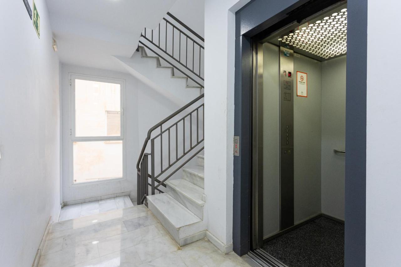 Holidays2Malaga Carrera Capuchinos Free Parking Aircon Downtown Dış mekan fotoğraf
